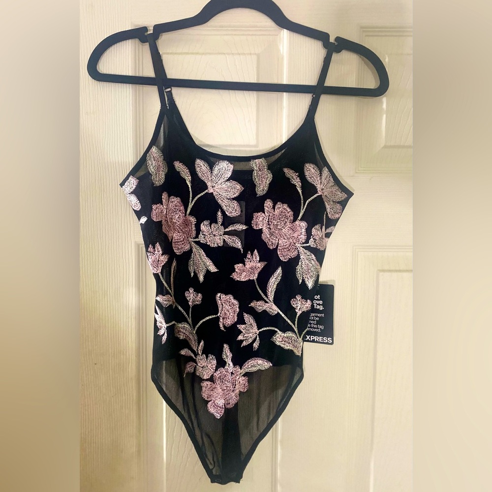 🔴NEVER WORN! | Express Black Floral Bodysuit | XS